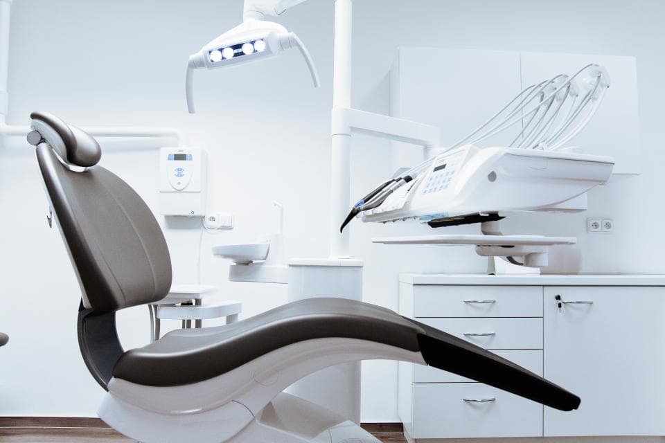 A modern sterile dental unit at Luma Clinic Türkiye